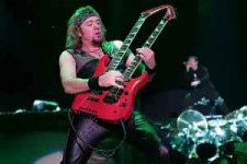 Фото Adrian Smith:  «Немногие зарабатывают на музыке деньги»