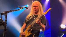 Фото Jerry Cantrell: «Есть гитаристы-инопланетяне»