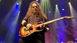 Фото Kiko Loureiro о работе в группе