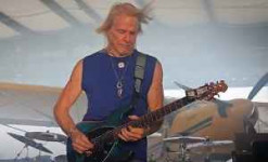 Фото Steve Morse продолжает кайфовать от концертов